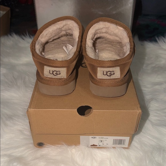 UGG Chestnut Classic Slippers Size 7 - Picture 4 of 4